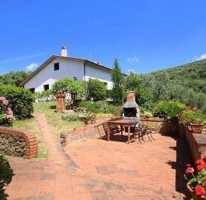 Foto Rustico a Larciano di 260 m² con 6 locali in vendita
