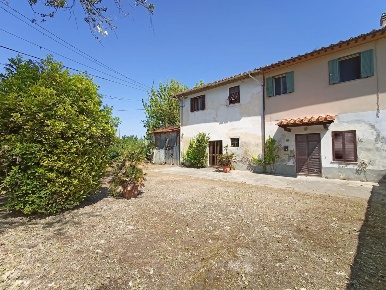 Foto Rustico a Cascina Navacchio Nord - Zambra di 270 m² con 6 locali