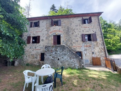 Foto Rustico a Pescaglia di 100 m² con 6 locali in vendita