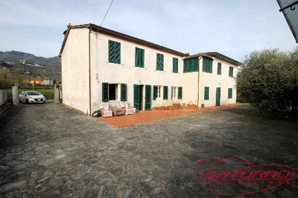 Foto Rustico a Capannori Marlia di 380 m² con 12 locali in vendita