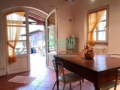 Foto Rustico a Massarosa Massarosa Paese di 120 m² con 4 locali in vendita