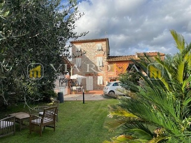 Foto Rustico a Capannori Lammari - Lunata di 170 m² con 6 locali in vendita