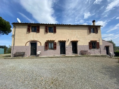 Foto Rustico a Palaia Centro di 280 m² con 9 locali in vendita