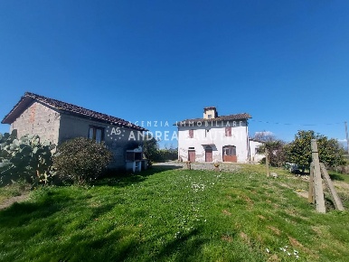 Foto Rustico a Ponsacco Centro di 300 m² con 8 locali in vendita