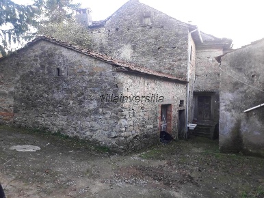Foto Rustico a Fivizzano di 2850 m² con 40 locali in vendita