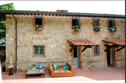 Foto Rustico a Camaiore Camaiore Paese di 600 m² con 15 locali in vendita