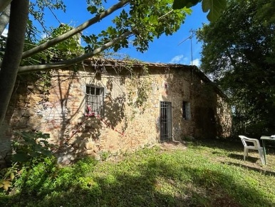 Foto Rustico a Monteriggioni di 300 m² con 9 locali in vendita