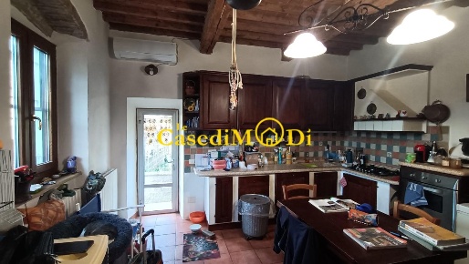 Foto Rustico a Collesalvetti Parrana San Martino di 110 m² con 4 locali