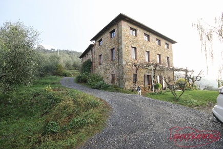 Foto Rustico a Lucca La Maulina - Morianese di 220 m² con 7 locali