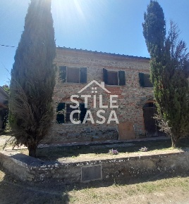 Foto Rustico a Castelfranco di Sotto Villa Campanile di 260 m² con 8 locali