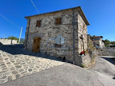 Foto Rustico a Piazza al Serchio Petrognano di 100 m² con 6 locali