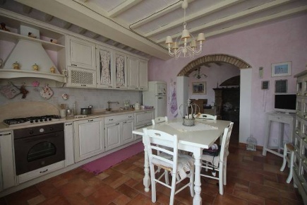 Foto Rustico a Monteroni d'Arbia di 750 m² con 15 locali in vendita