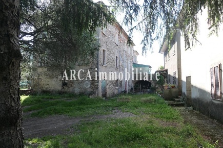 Foto Rustico a Pietrasanta di 700 m² con 30 locali in vendita