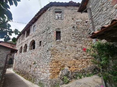 Foto Rustico a Pescaglia di 135 m² con 8 locali in vendita