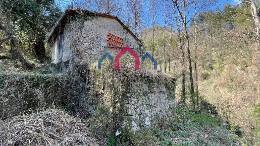 Foto Rustico a Fabbriche di Vergemoli di 40 m² con 3 locali in vendita