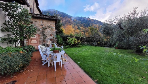 Foto Rustico a Lucca Chiatri - Piazzano di 300 m² con 10 locali in vendita
