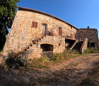 Foto Rustico a Casole d'Elsa di 673 m² con 24 locali in vendita