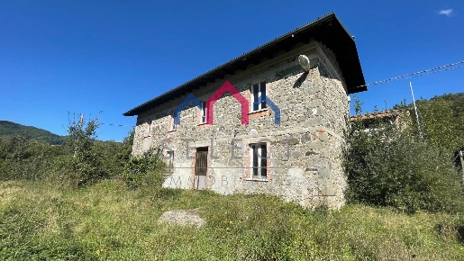 Foto Rustico a Minucciano di 90 m² con 5 locali in vendita