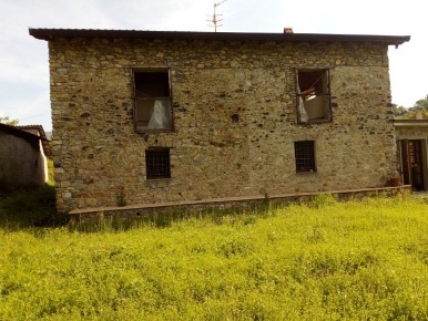 Foto Rustico a Aulla Centro di 200 m² con 5 locali in vendita