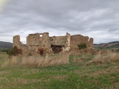 Foto Rustico a Casole d'Elsa Centro di 300 m² con 8 locali in vendita