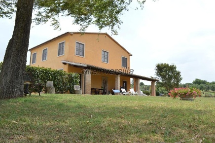 Foto Rustico a Manciano di 250 m² con 10 locali in vendita