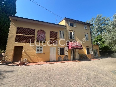 Foto Rustico a Capannori Carraia - Colognora di 400 m² con 9 locali
