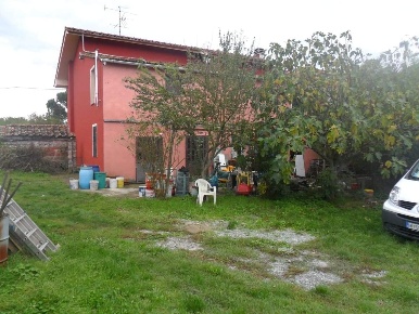 Foto Rustico a Castelfranco di Sotto di 125 m² con 3 locali in vendita