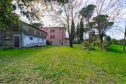 Foto Rustico a Pontedera Centro di 130 m² con 2 locali in vendita