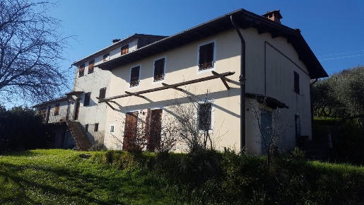 Foto Rustico a Capannori Centro di 370 m² con 6 locali in vendita