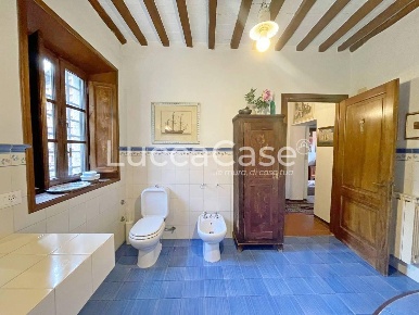 Foto Rustico a Lucca Massa Pisana - Vicopelago di 330 m² con 10 locali