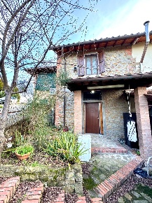 Foto Rustico a Capraia e Limite Limite di 89 m² con 5 locali in vendita
