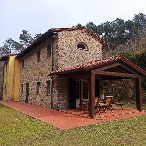 Foto Rustico a Camaiore Camaiore Paese di 120 m² con 4 locali in vendita