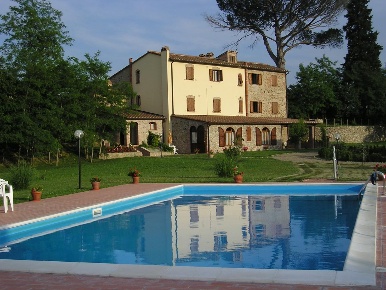Foto Rustico a Terricciola di 700 m² con 18 locali in vendita