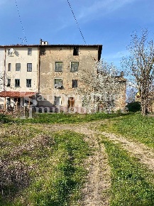 Foto Rustico a Porcari di 300 m² con 10 locali in vendita