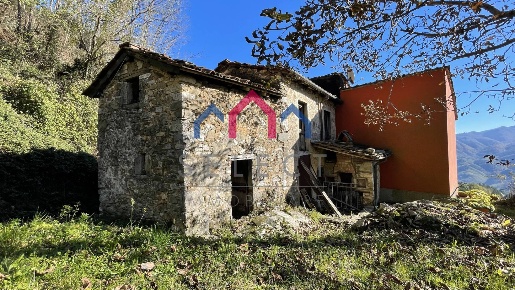 Foto Rustico a Borgo a Mozzano Cune di 87 m² con 3 locali in vendita