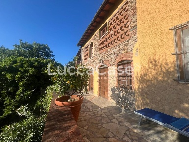 Foto Rustico a Capannori Vorno di 250 m² con 10 locali in vendita