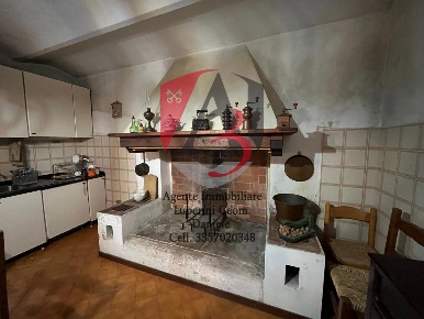 Foto Rustico a Calci Centro di 412 m² con 12 locali in vendita