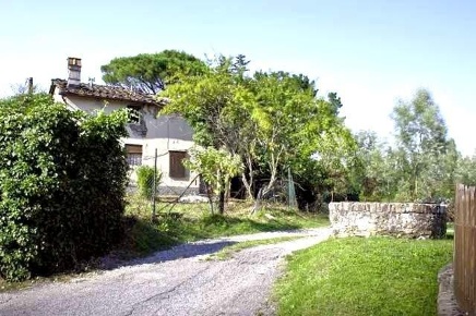Foto Rustico a Lucca Monte San Quirico - Tre Cancelli di 200 m² in vendita