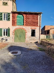 Foto Rustico a Capannori Lammari - Lunata di 100 m² con 5 locali in vendita