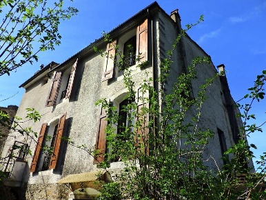 Foto Rustico a Calci Centro di 300 m² con 11 locali in vendita