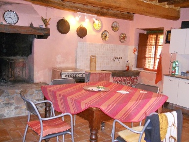 Foto Rustico a Calci Centro di 150 m² con 8 locali in vendita