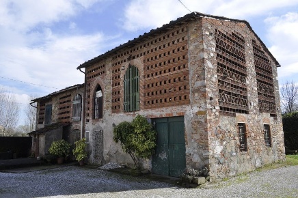 Foto Rustico a Capannori Pieve San Paolo - Santa Margherita di 350 m²
