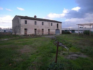 Foto Rustico a Calcinaia Fornacette di 500 m² con 20 locali in vendita