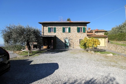 Foto Rustico a Capannori Petrognano - San Gennaro di 220 m² con 8 locali