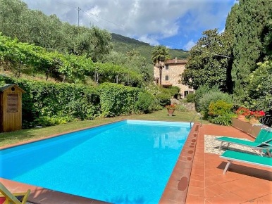 Foto Rustico a Lucca Massa Pisana - Vicopelago di 230 m² con 8 locali