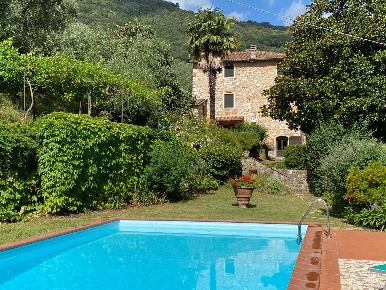 Foto Rustico a Lucca Massa Pisana - Vicopelago di 230 m² con 8 locali
