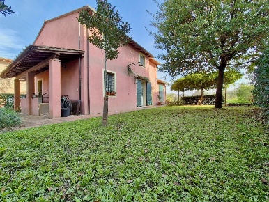 Foto Rustico a Casciana Terme Lari Le Casine Perignano Spinelli di 180 m²