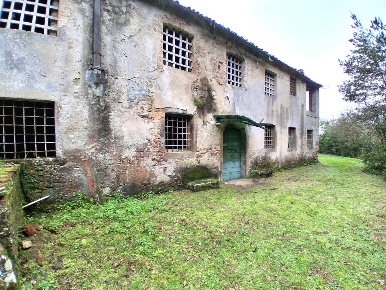 Foto Rustico a Capannori Massa Macinaia - San Leonardo di 260 m² in vendita
