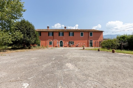 Foto Rustico a San Giuliano Terme Colignola, Campo di 900 m² con 15 locali