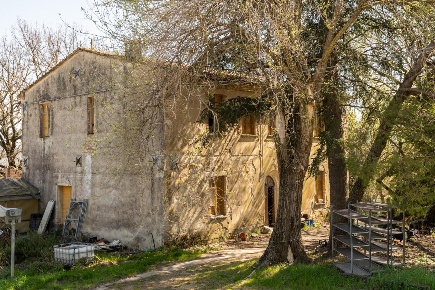 Foto Rustico a Chianni Centro di 320 m² con 12 locali in vendita